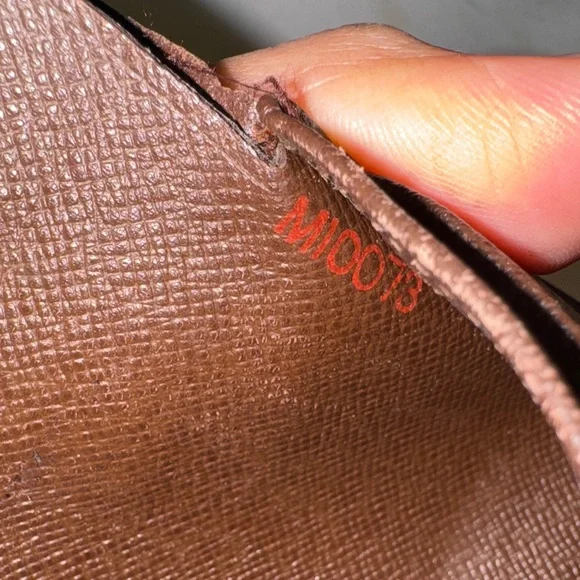 Authentic Louis Vuitton Damier Ebene Kisslock  Wallet - Picture 11 of 11